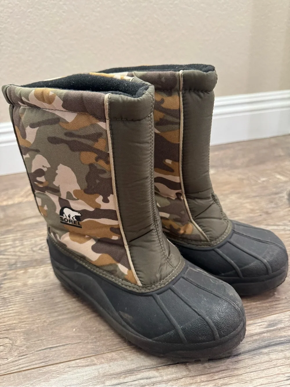 Sorel Snow Command Camo Snow Boots Kids Youth Size 5 Waterproof Insulated